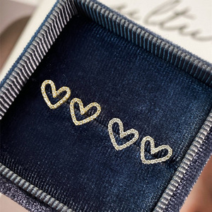 Orecchini a perno a cuore cavo da donna, semplici e minimalisti, per uso quotidiano, accessorio per l'orecchio, gioiello alla moda per outfit - Product Image 3
