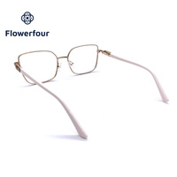 Gafas ópticas de moda de metal con montura completa cuadrada y patillas con resorte para todo tipo de rostro