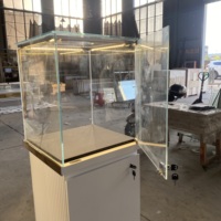 Présentoir de bijoux antique carré Full Vision pour musée, avec miroir LED et design personnalisé, tour en verre trempé pour magasin de détail