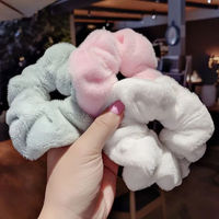 Vente en gros de chouchous élastiques personnalisés faits à la main en fausse fourrure moelleuse pour femmes et enfants, accessoires pour cheveux