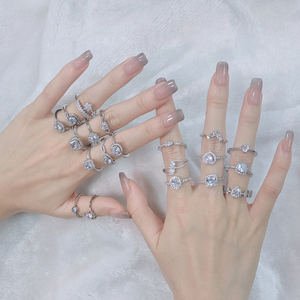 Bagues de luxe en diamant plaqué rhodium <span class=keywords><strong>Halo</strong></span> CZ Design de qualité durable Ensemble de bagues de fiançailles en argent sterling 925 - Product Image 5