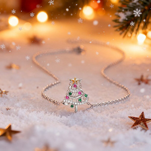 Collana da Donna Bicolore con Ciondolo Albero di Natale e Dettaglio a Stella, Elegante Catena per Clavicola, Gioielli alla Moda per le Feste - Product Image 5