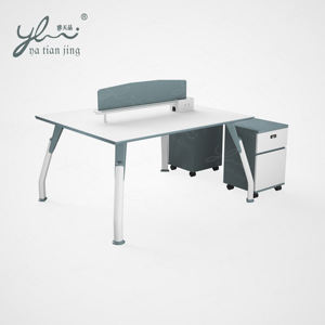 Bureau de travail moderne pour 2 personnes avec cloisons insonorisées et trous de gestion des câbles - Product Image 1