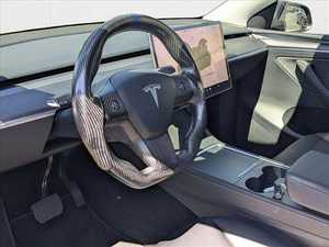 Tesla Model Y 2024 d'occasion, Propulsion intégrale, Longue autonomie, Sièges en cuir foncé, Régulateur de vitesse adaptatif, Conduite à gauche, Toit ouvrant panoramique, Automatique, Prêt pour usage commercial (avec frais d'accident) - Product Image 6