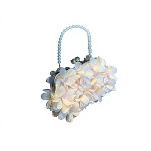 Pochette de soirée en soie motif pétales Printemps/Été pour tenues formelles Cheongsam, Hanfu chinois et style national Tanjing - Product Image 1