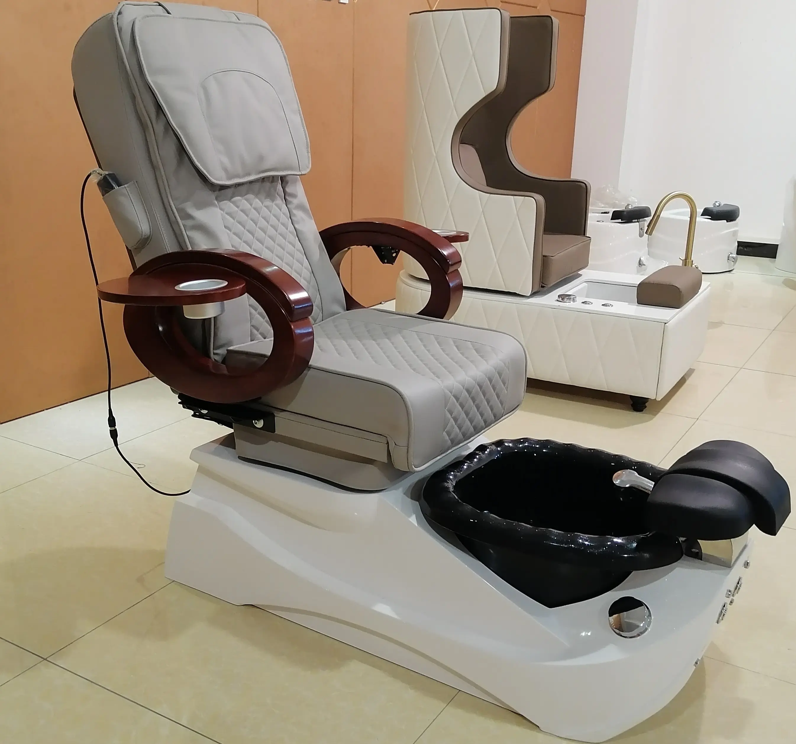 2023 High-End Professionele Witte Leren Salon Voetverzorging Manicure Stoel Elektrische Massage Spa Stoel Pedicure Met Glazen Kom