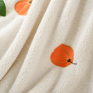 Cobertor de Lã Sherpa com Bordado de Abóbora para Outono, Super Macio, Aconchegante, Quente, Suave, Respirável e Leve para Cama e Sofá - Product Image 3