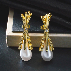 Pendientes de Perlas en Forma de Lágrima con Lazo Dorado, Hipoalergénicos, Minimalistas, para Uso Diario, Pendientes de Moda para Mujer - Product Image 4