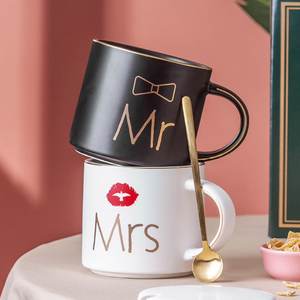 Tasse à café en céramique de grande capacité INS <span class=keywords><strong>Mr</strong></span> Mrs Couple tasse tasse avec couvercle <span class=keywords><strong>et</strong></span> cuillère modèle de simplicité pour les cadeaux vente en gros - Product Image 1