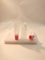 Tube cosmétique compressible personnalisé avec logo, 19 mm PE, 8 à 15 ml, avec bouchon à vis, pour baume à lèvres, brillant à lèvres, soin des lèvres, impression personnalisée OEM ODM