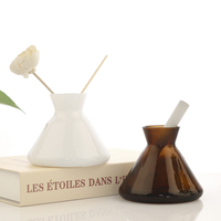 Bouteille d'aromathérapie recyclable de 250ml Bouteille de diffuseur de parfum en verre coloré