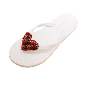 Sandalias de Playa para Niñas con Adornos de Corazón Rojo y Pedrería - Product Image 1