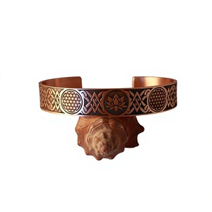 Brazalete de Cobre HASAN CRAFT, Hecho a Mano, Ecológico, Grabado con Láser, Diseño de Flor de Loto, Ajustable - Product Image 1