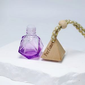 Lealabbaokno Botella de Vidrio con Carbón Activado de 6ml, Difusor de Perfume Vacío, Botella Colgante para Coche con Tapa de Madera - Product Image 6