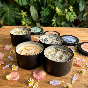 Bougie artisanale d'aromathérapie à la <span class=keywords><strong>sauge</strong></span>, cèdre, lavande et Palo Santo du Pérou, en cire de soja, avec cristaux naturels pour purification et purification, dans un bocal noir - Product Image 2