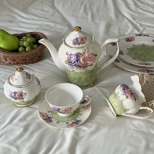 Cadeau romantique, élégant service à thé de l'après-midi avec fleurs de jardin, 22 pièces, théière, pot à lait, sucrier, soucoupe avec assiettes à dessert - Product Image 1