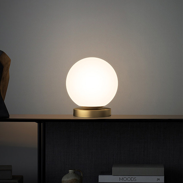 Full Brass Eco-Friendly Adjustable Modern Nordic Globe Table Lamp Designer Bedside Light for Bedroom Living Room Minimalist