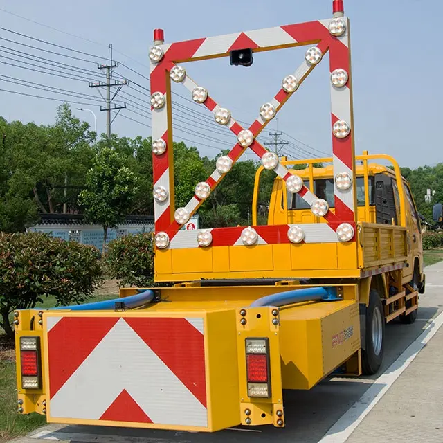 Camion di avvertimento di sicurezza autostradale JMC 70K 100K di buona vendita con tampone anticollisione