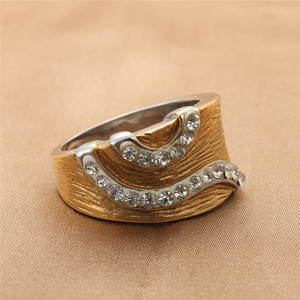 Bague unisexe de style européen et américain, bicolore, sertie de diamants, monture pavée en or, style rétro punk, 290117 - Product Image 1