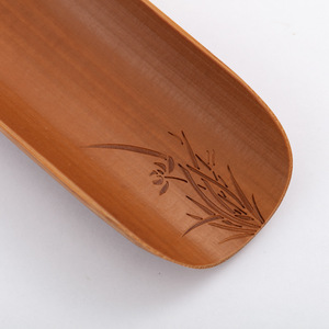 Juego de 4 cucharas de té de bambú talladas con motivos de ciruela, orquídea y crisantemo, pulidas a mano para la ceremonia del té. - Product Image 3