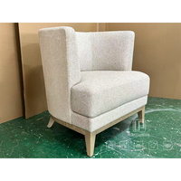 Fauteuil d'appoint gris à dossier haut, rembourré, avec pieds en bois, pour salon moderne – Vente directe usine