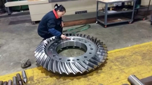 Cnc de alta calidad profesional Oem Grinded Spiral Bevel Gear Engranajes cónicos hipoides - Product Image 5