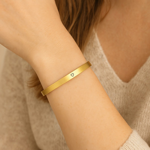 Bracelet ouvert en forme de C plaqué or 18 carats haut de gamme, anneau de main en acier inoxydable, surface vierge incurvée personnalisable, tendance pour hommes et femmes - Product Image 3