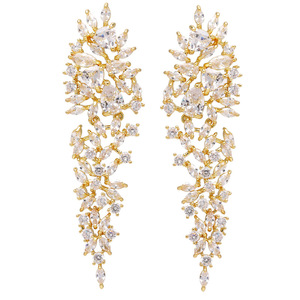 Vente en gros de nouvelles boucles d'oreilles de fiançailles tendance pour femmes bijoux de boucles d'oreilles en cristal blanc pour la mariée - Product Image 1