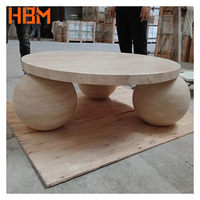 Table basse moderne en travertin sculpté avec pieds en pierre, finition polie, taille personnalisable, garantie 3 ans, pour salon, hôtel, villa