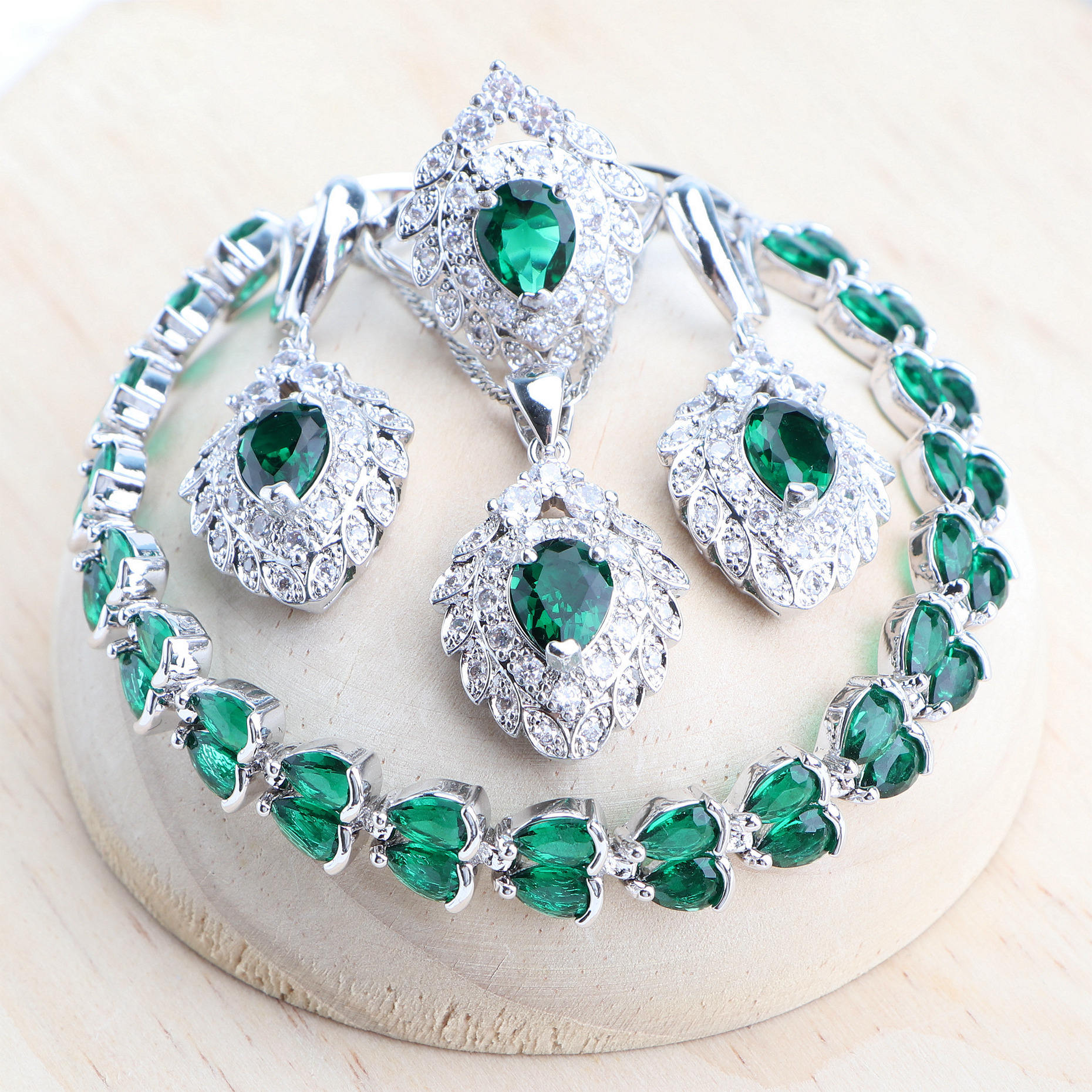 สีเขียว