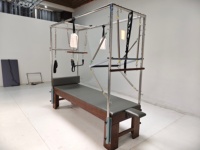 Mesin Pilates Cadillac Reformer Combo Trapeze Table Kayu Oak Merah Solid untuk Studio Komersial