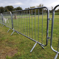 Barrière de contrôle des foules de haute qualité, 1,8 m de haut, galvanisée à chaud, écologique, avec pieds fixes en bois traité thermiquement pour chantier de construction