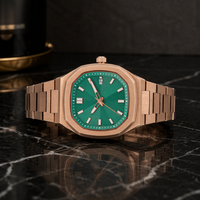 Montre de luxe analogique pour homme OEM&ODM avec bracelet en acier brossé, cadran texturé, date et index lumineux – Idéale pour la revente ou comme cadeau d'affaires quotidien