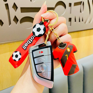 Porte-clés et pendentif <span class=keywords><strong>de</strong></span> sac design créatif et stylé, thème football, maillot <span class=keywords><strong>de</strong></span> foot numéro 10 et ballon <span class=keywords><strong>de</strong></span> football, haute qualité, en paire - Product Image 2