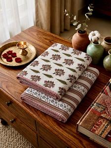 Parure de lit simple réversible de qualité supérieure avec sac de rangement, en coton doux, pour la maison et les voyages, disponible à la vente - Product Image 5