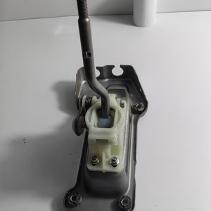 Palanca de Cambios Hyundai 43700-25200, Pieza de Plástico para Control de Transmisión de Automóvil - Product Image 3