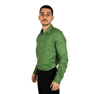 Camisa de hombre verde de manga larga con botones para uso formal. - Product Image 2