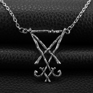 Collares con Colgante de Signo de Poder Malvado Estilo Punk Lucufer para Hombres y Mujeres, Joyería de Moda - Product Image 1