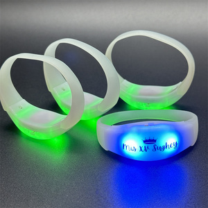 RGB OEM Logo Silicone <span class=keywords><strong>LED</strong></span> Dây đeo cổ tay nhấp nháy ánh sáng lên âm thanh kích hoạt <span class=keywords><strong>LED</strong></span> vòng đeo tay - Product Image 6