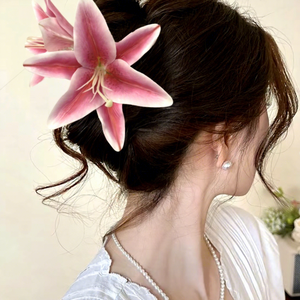 Épingle à cheveux en tissu fleur <span class=keywords><strong>de</strong></span> lys super féerique, accessoire floral tridimensionnel <span class=keywords><strong>de</strong></span> simulation pour voyage, ambiance photo <span class=keywords><strong>de</strong></span> vacances - Product Image 4