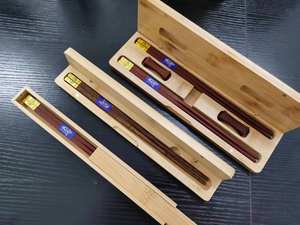 Juegos de palillos <span class=keywords><strong>suhi</strong></span> de madera de wengué japonés Chino Coreano grabado personalizado y reposapiés para palillos - Product Image 2