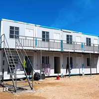Maison conteneur modulaire préfabriquée à deux étages en acier avec escalier extérieur pour bureau, dortoir ou camp de travailleurs