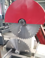 Scie industrielle sur table pour troncs Scie circulaire à bûches Découpeuse de bois Coulissante