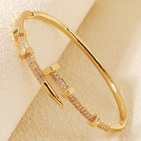 Vente en gros Bracelet à ongles haut de gamme pour femmes polyvalent léger luxe cuivre incrusté de zircon mode Bracelets à maillons de chaîne