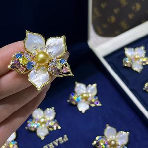 Women's Retro Pattern Natural Pearl <b>Brooch</b> Irregular Niche Design Chest Flower Versatile <b>Fashionable</b> Clothing Accessory - Product Image 1