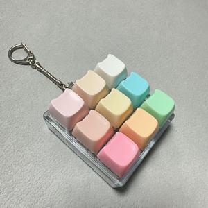 Juguete Antiestrés de Plástico para Gatos con 9 Teclas, Llavero Descompresivo Estilo Teclado Mecánico - Product Image 1