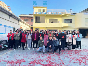 แก้วกาแฟกระดาษพิมพ์ลายตามสั่ง ขนาด 12 ออนซ์ ลายคริสต์มาส แบบผนังเดียว สำหรับเครื่องดื่มเย็น พร้อมปลอกหุ้ม สำหรับร้านกาแฟ - Product Image 6