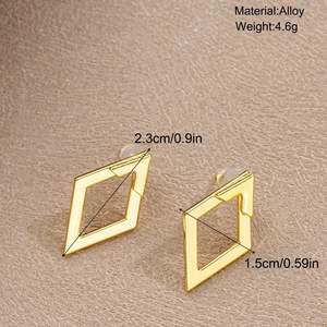 Boucles d'oreilles creuses géométriques simples en métal élégantes rétro Boucles d'oreilles bidirectionnelles - Product Image 5