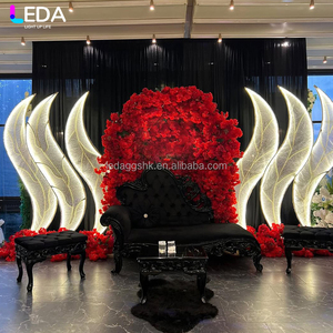 ฉากหลังงานแต่งงานแบบปรับแต่งได้ LEDA สำหรับงานอีเว้นท์ในร่ม ทำจากโลหะสีขาว ประดับด้วยหญ้าทะเล - Product Image 2