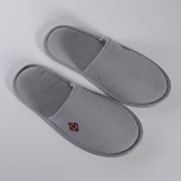 Chaussons jetables en velours écologiques, personnalisables avec logo, adaptés aux chambres d'hôtel